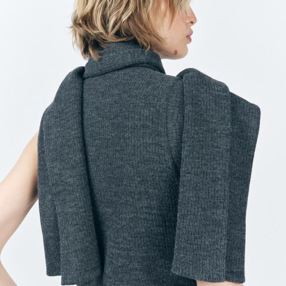 ZARA DOMESTIC MUFFLER BOTON DOWN SIZE M  0264/220/803
